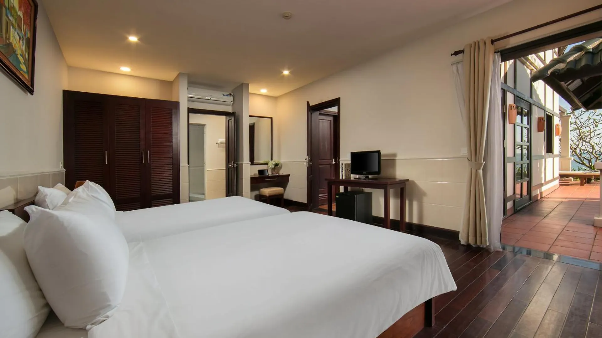 Son Tra Resort & Spa Danang 4*, Дананг